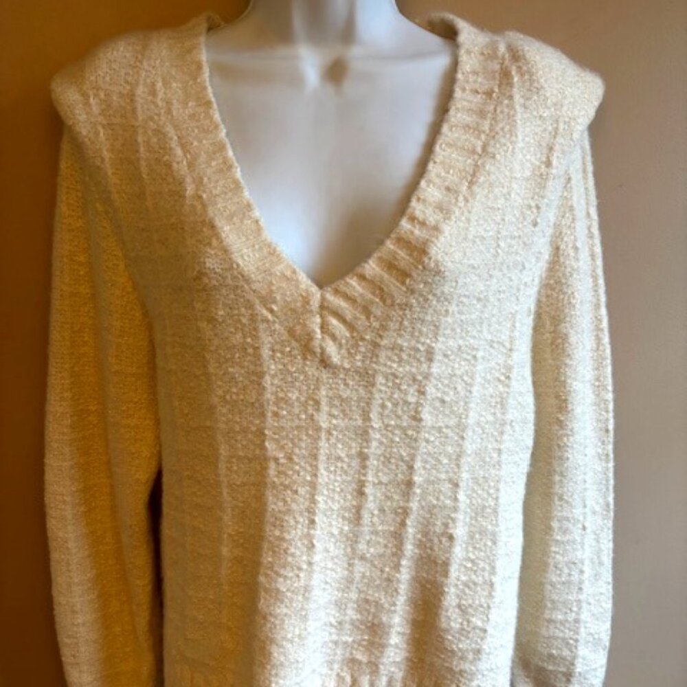 NWOT Evereve Cream Gold Flecked Sweater M Medium